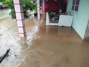 Saat Hujan Deras, Rumah Warga di Kp Cijati Tonggoh Desa Sirnajati Sering Banjir.