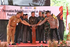 Pj Bupati Bekasi Dedy Supriyadi Resmikan Rehabilitasi Jembatan Cipamingkis.