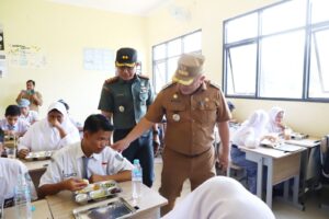 Pemkab Bekasi Launching Program Makan Bergizi Gratis di SMAN 1 Pebayuran.